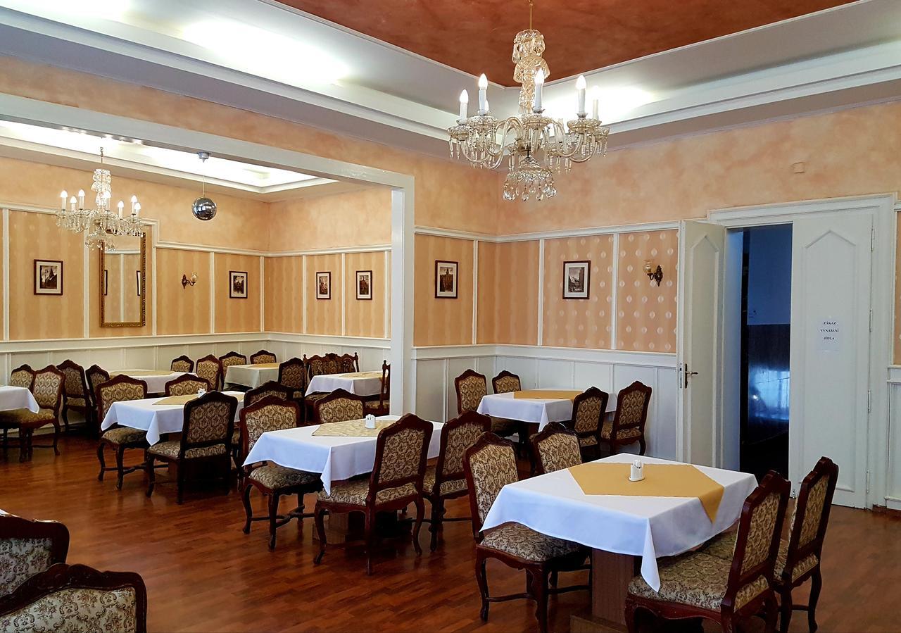 Hotel Union Louny Bagian luar foto